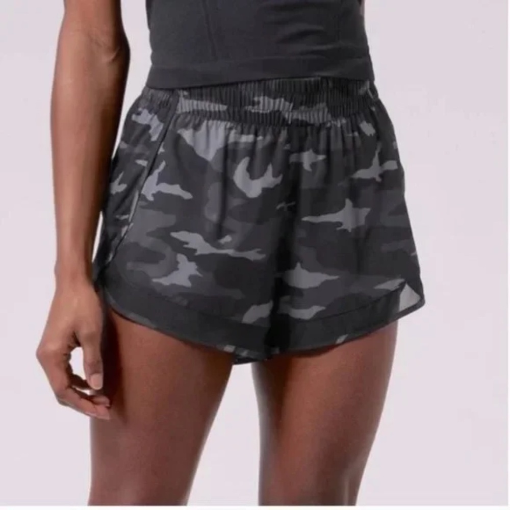 Athleta printed mesh racer run shorts, camo, small petite